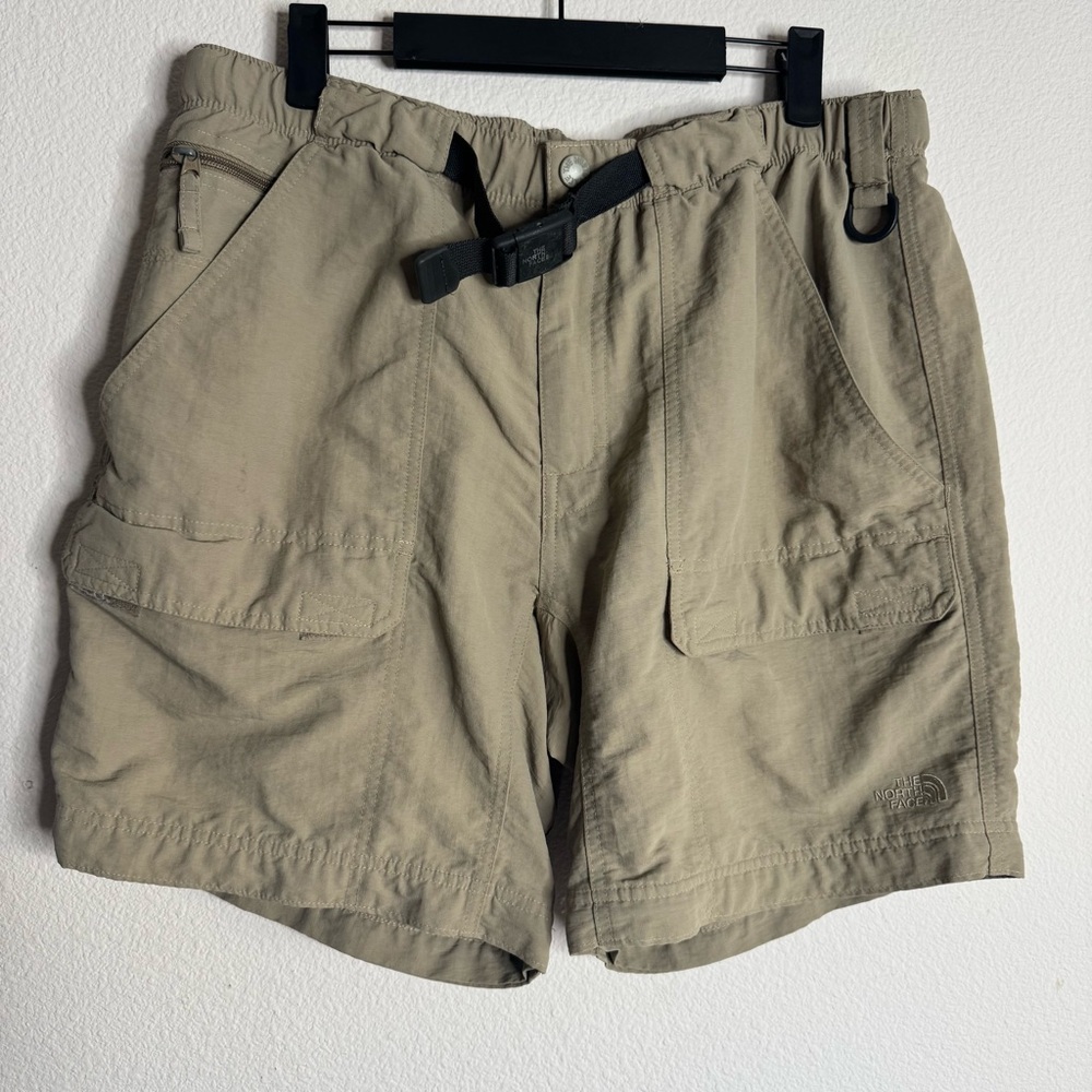 The North Face men’s tan khaki cargo shorts size large